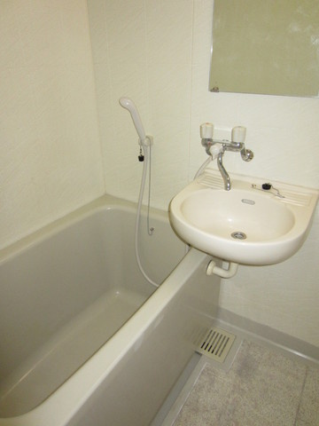 メゾン・ドゥ・森の浴室|★もちろんバス・トイレ別です★