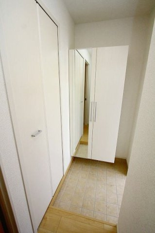 ヌーベル　コートＢの玄関
