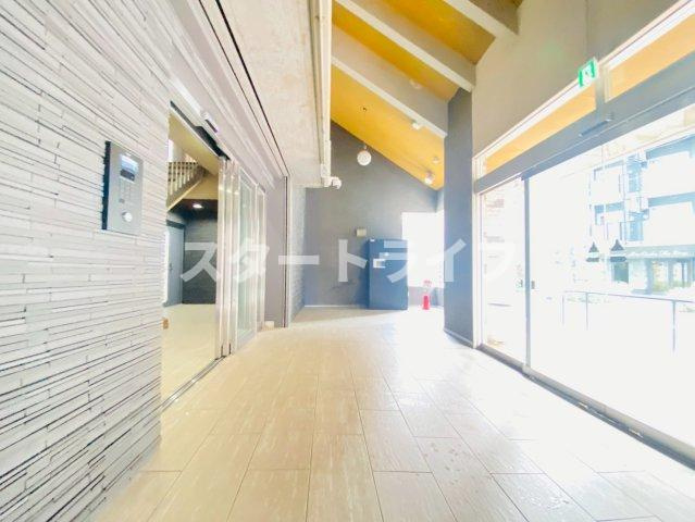 大阪市東淀川区東中島４丁目の賃貸マンションのエントランス