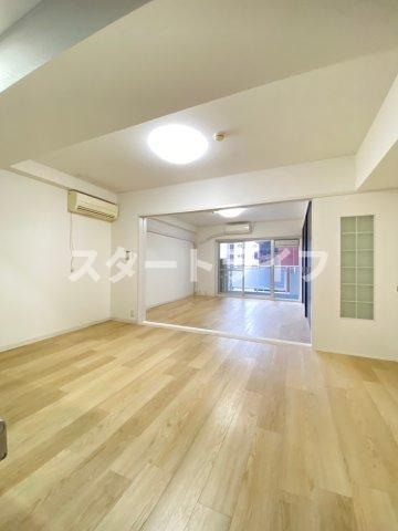 大阪市東淀川区東中島４丁目の賃貸マンションの居間・リビング