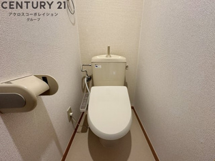 温水洗浄便座付きのトイレです♪
