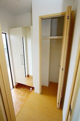 ウエストスクエア　Ｋの玄関