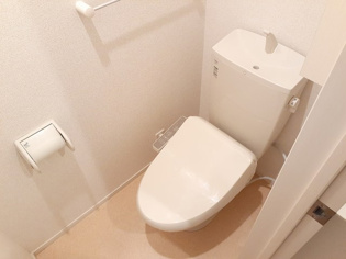 温水洗浄便座付きのトイレです♪