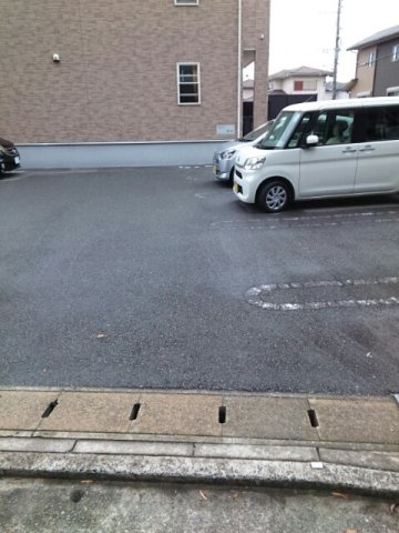 ラミアカーサの駐車場