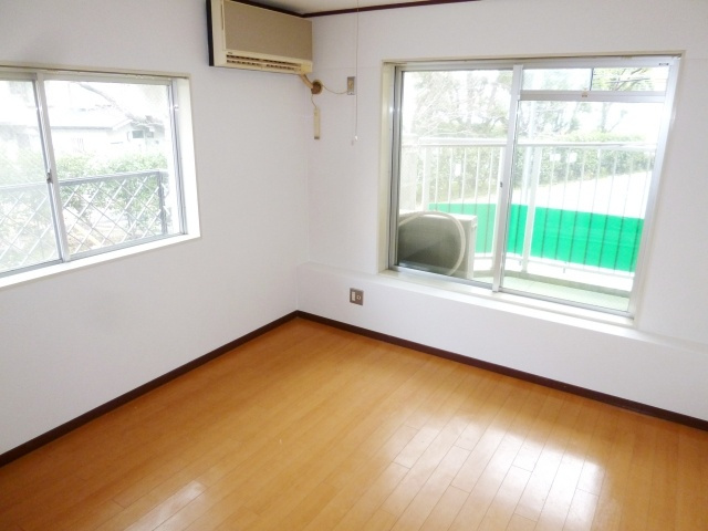 ２面採光の明るいお部屋です