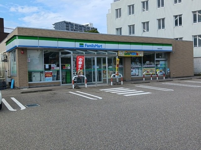 インテグラ２７の周辺|ファミリーマート高岡末広町店まで350m