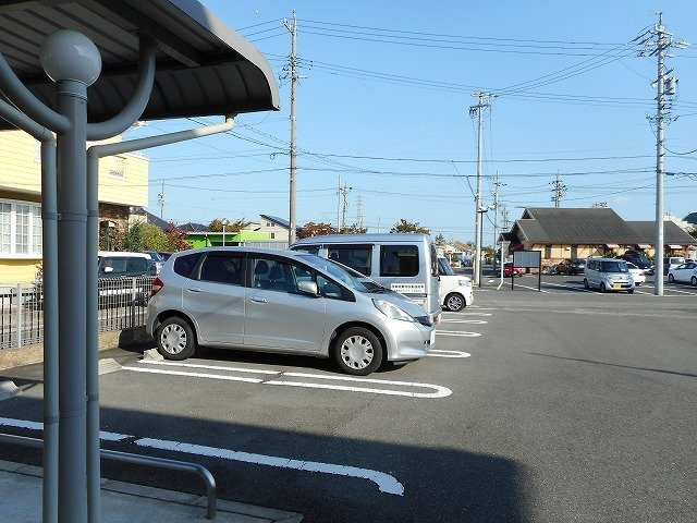 アクア下田の駐車場