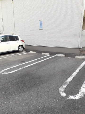 アンブラッセＢの駐車場