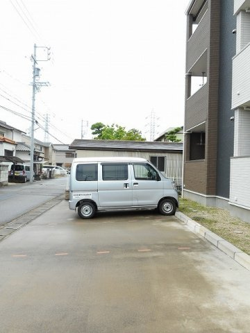 サン　スーシの駐車場