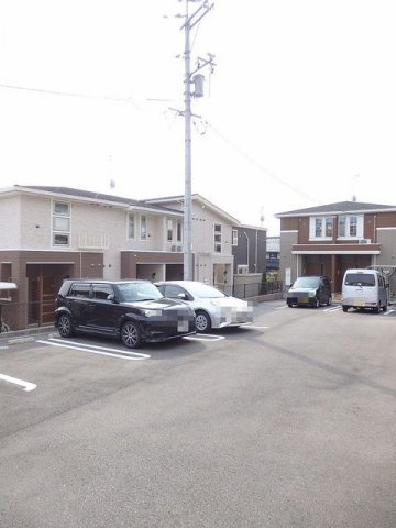 シャンドールⅡの駐車場