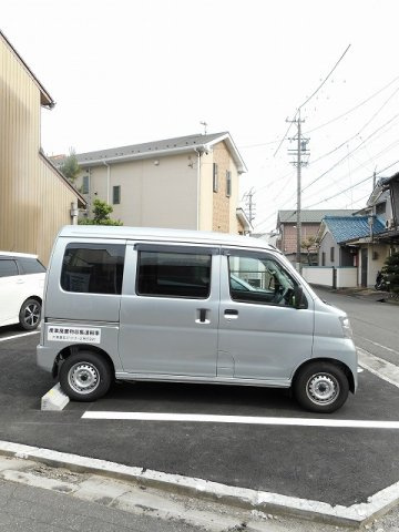 アルカンジュ北園通の駐車場