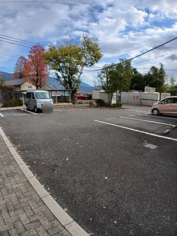 スカイクレストＢの駐車場