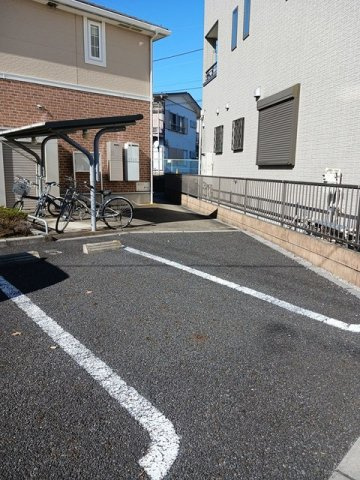 アルブル・ヴィラージュの駐車場