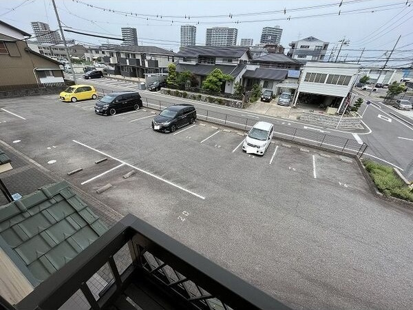ヴェルシェ浄水Bの駐車場