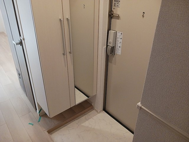 カーサ　ビアンカ　デュエの玄関