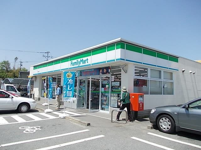 ＲアベニールＢの周辺|ファミリーマートまで400m