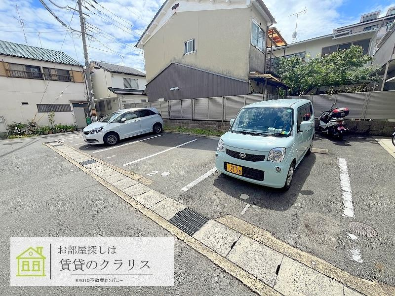 長岡京市長岡１丁目の賃貸マンションの駐車場