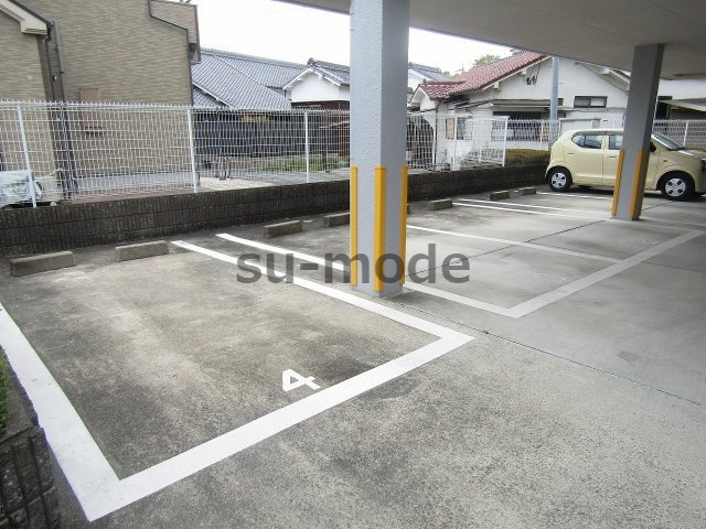 マジックＦビルの駐車場