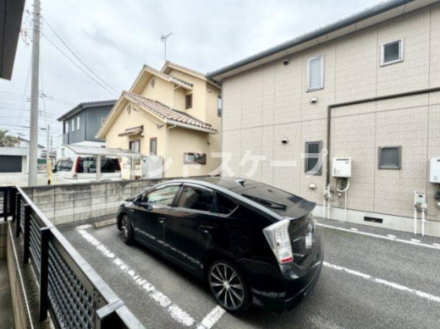ラ・フランスDの駐車場|高崎、前橋エリアのお部屋探しはエンドスケープまで！お客様の理想お聞かせ下さい♪