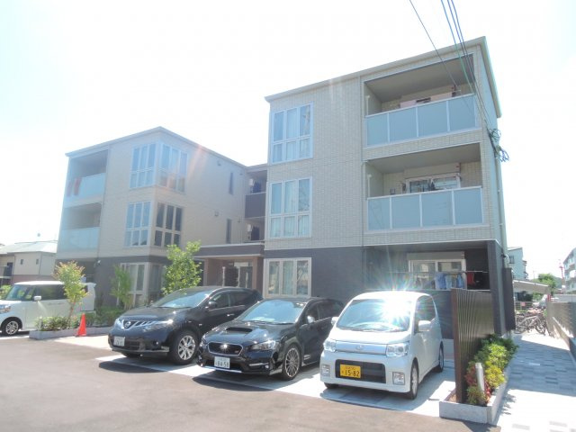 Y's squareの駐車場