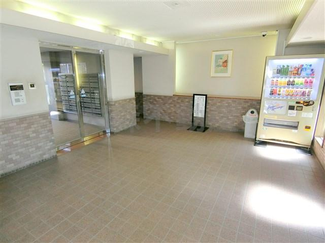 陽光大森マンションのエントランス|オートロック付きエントランス　自動販売機あります！