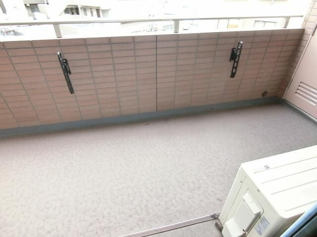 キャメロット上永谷のバルコニー