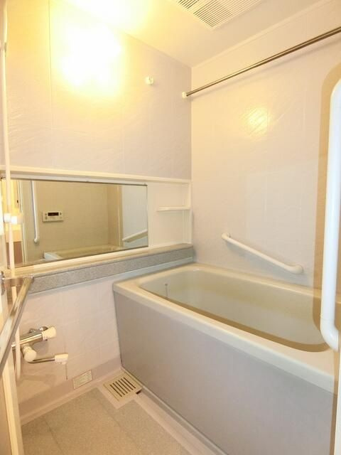 キャメロット上永谷の浴室