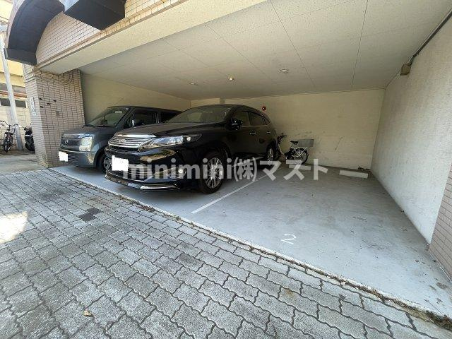 LakiaMaison帝塚山西の駐車場