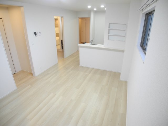 ライジング　サンⅡの内装|※別号室写真(現状優先)　※実際のお部屋に小窓はございません