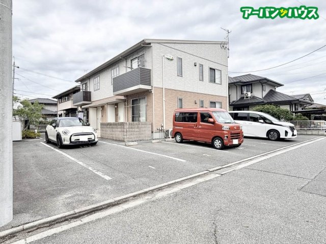 フォレナの駐車場