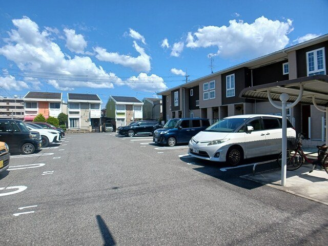 シュトロームＡの駐車場|駐車場があるので、車を買う予定の方も安心です