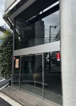 ＹＯＵビルのエントランス
