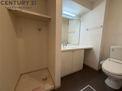 温水洗浄便座付きのトイレです♪
