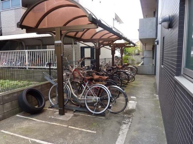 ドミール妙典の駐車場