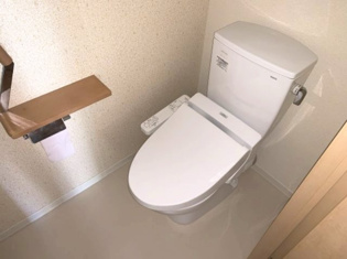 温水洗浄便座付きのトイレです♪