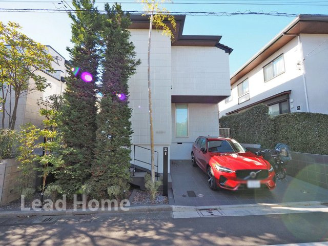 【外観】 | 大田区田園調布4丁目 | 敷地周辺に緑が多く季節の移ろいを感じられます！静かな住宅街で快適な日常を過ごせますね！