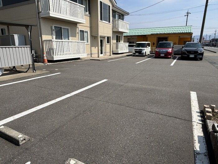 ラヴィアンローズ　A棟の駐車場