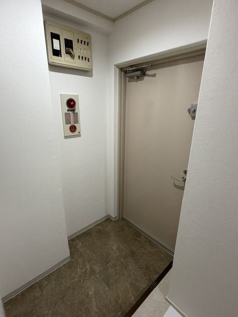 渡邊ビルの玄関