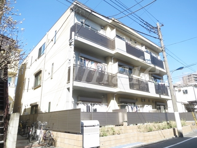 シャルム三弘の外観|鉄骨造の3階建て！