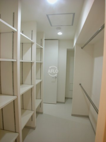 クレグラン京町堀の収納|クレグラン京町堀　ウォークインクローゼット