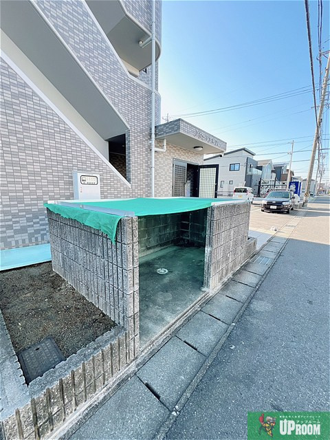 グローリアス21の駐車場