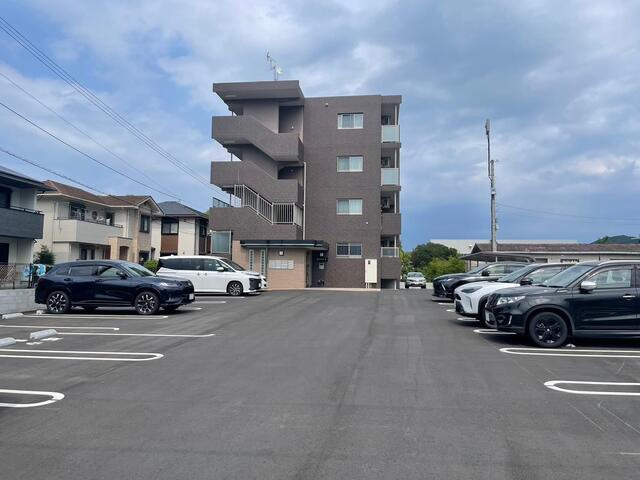 フィオーレⅡの駐車場