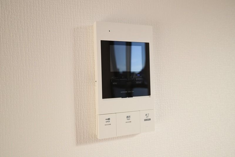 モアメゾン中央公園前 のセキュリティ|モニター付きインターホンなので、おひとり暮らしの方も安心