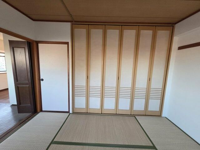 鳴島ビルの寝室