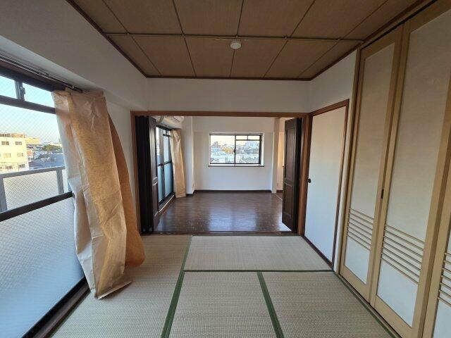 鳴島ビルの寝室