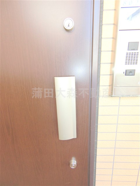 リクレイシア蒲田の玄関