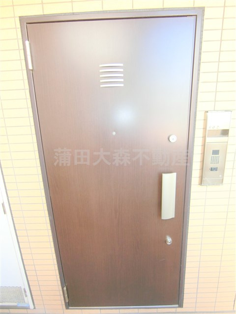 リクレイシア蒲田の玄関