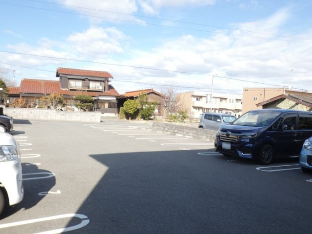 アルフィスタⅣの駐車場