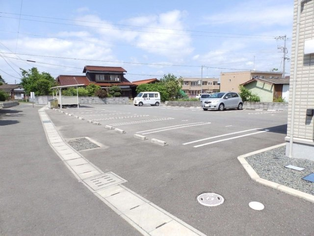 アルフィスタⅣの駐車場