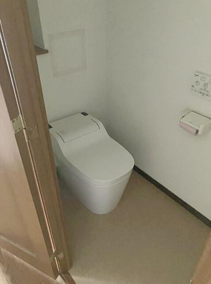 【トイレ】 | 藤和高輪ホームズ | 手洗い付きで清潔感のある落ち着いたトイレ空間です！お手入れもしやすく毎日の掃除がスムーズです♪